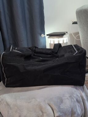 Rocawear Black Men's Duffel Bag with Contrast Zippers
